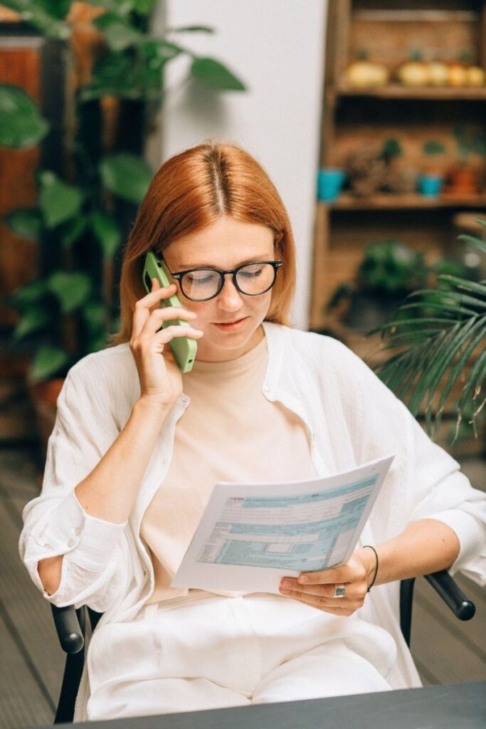 Appel téléphonique pour répondre à des questions administratives